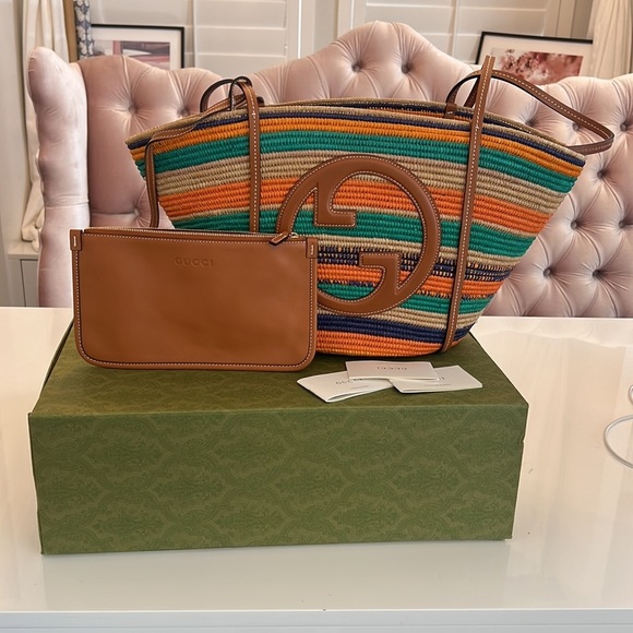 NWT AUTHENTIC GUCCI TOTE BAG WITH ROUND INTERLOCKING G - Picture 17 of 17